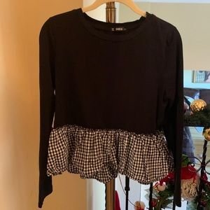 Long sleeve black on top and hi-lo black and white. plaid bottom. Very pretty.